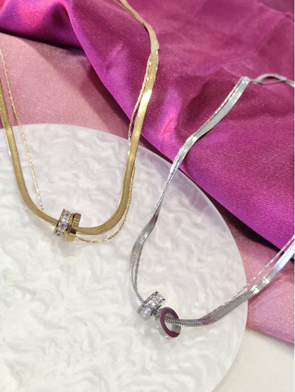 Collar doble círculos huecos