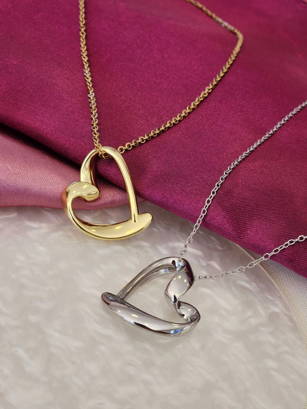 Collar corazon hueco