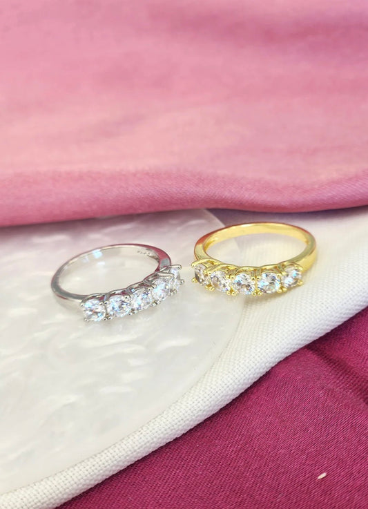 Anillo cinco zirconias