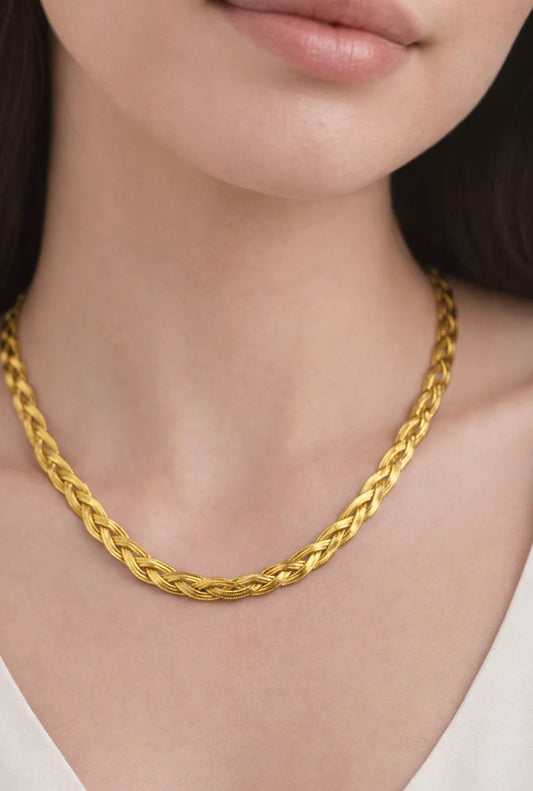 Collar dorado triple cadena plana