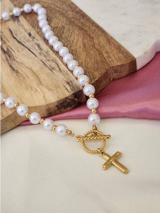 Collar perlas circulo palito cruz