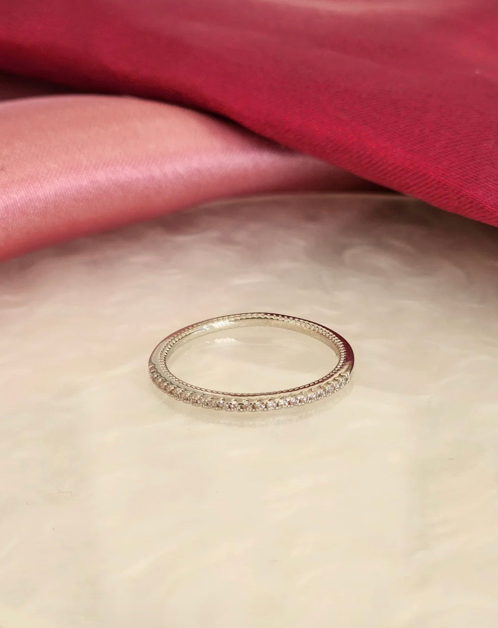 Anillo delgado zirconia plateado