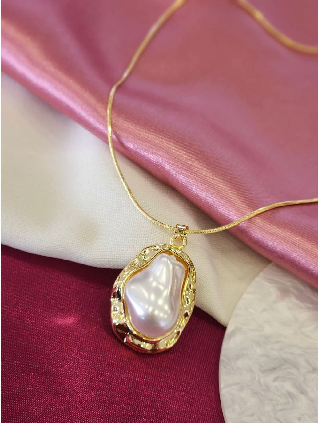 Collar perla irregular