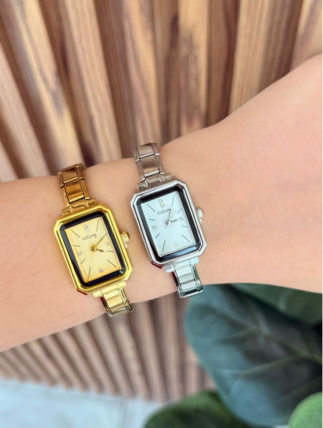 Reloj rectangular borde negro